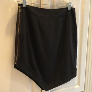 ☮️❤️🌍 Gold Side Zippered lined little black skirt ⭐️